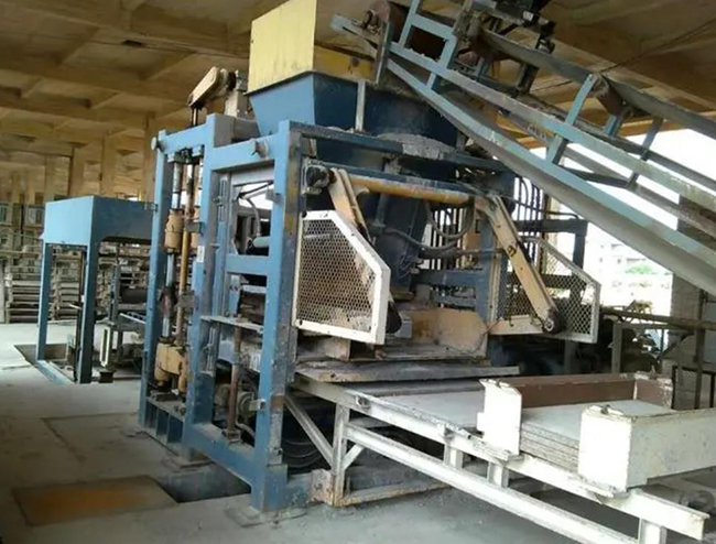 安康客戶污泥制磚生產(chǎn)現(xiàn)場